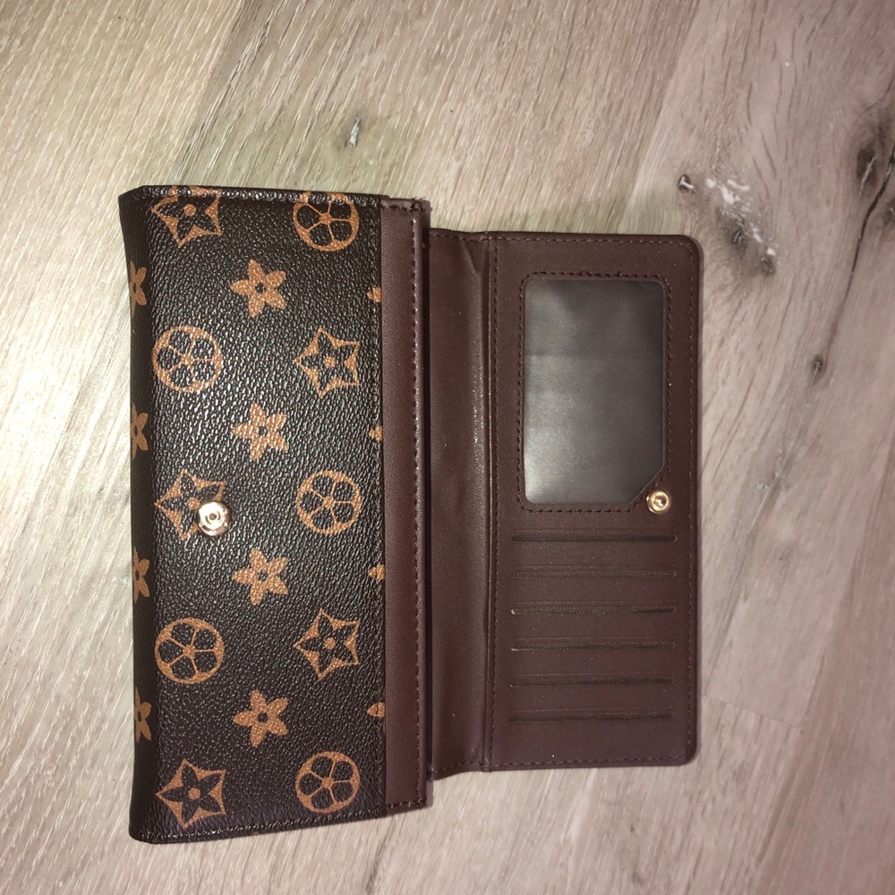 😍 Wallet with the latest fashion style.